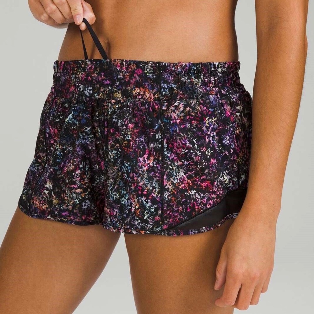 Lululemon Hotty Hot Low-Rise Lined Short 2.5” in Floral Spray Multi